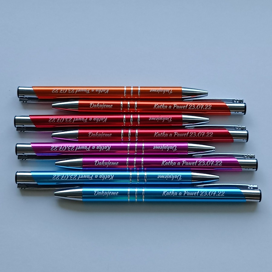 Bunte Metallkugelschreiber mit graviertem Text